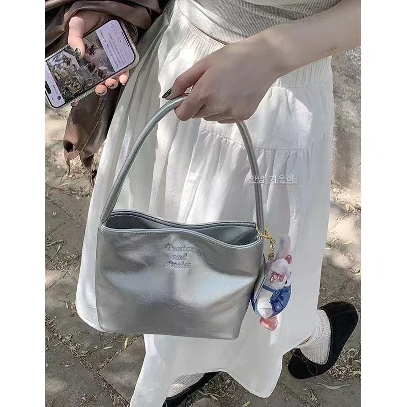 韩国小众手提奶奶包包女夏天2025新款潮时尚银色腋下包百搭单肩包
