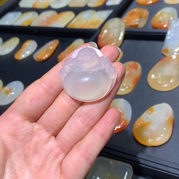 石英质玉（黄龙玉）未镶嵌颈饰