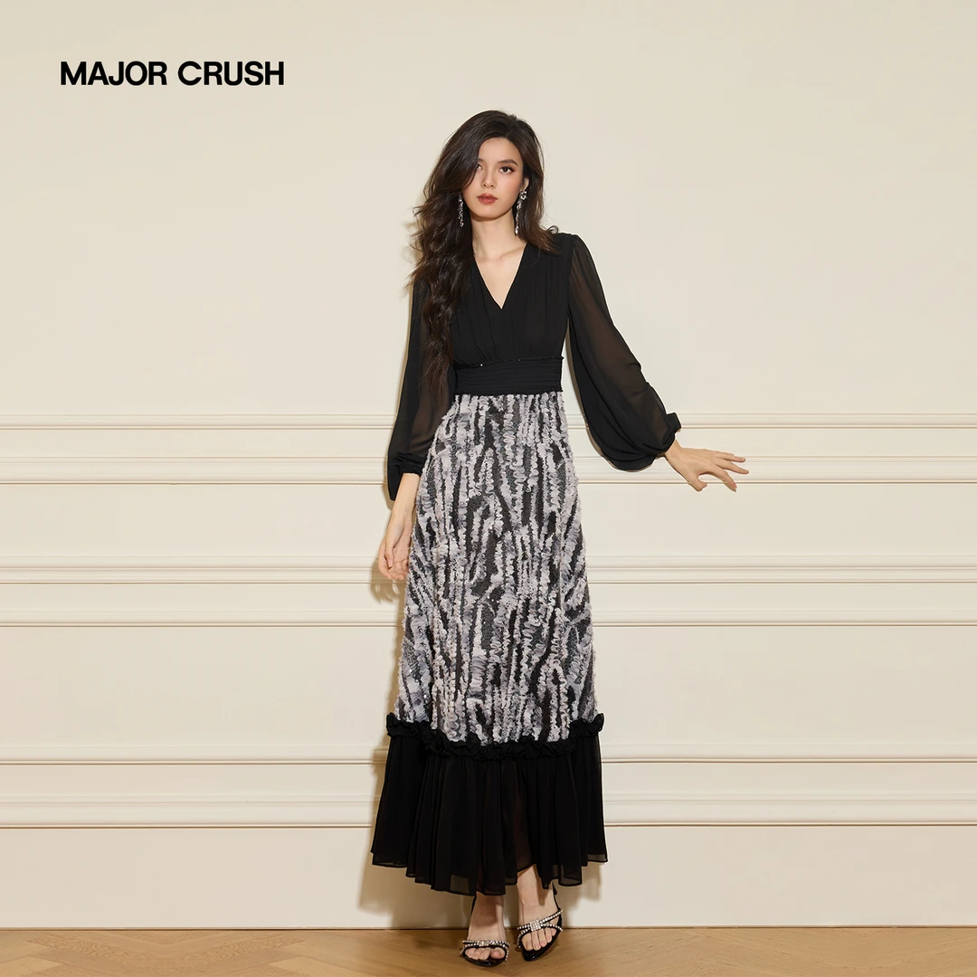 MAJOR CRUSH早秋新款优雅气质拼接高腰斜裁春山点墨连衣裙7323