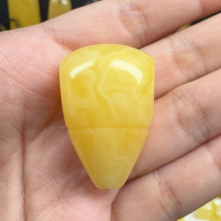 蜜蜡未镶嵌珠宝奇石