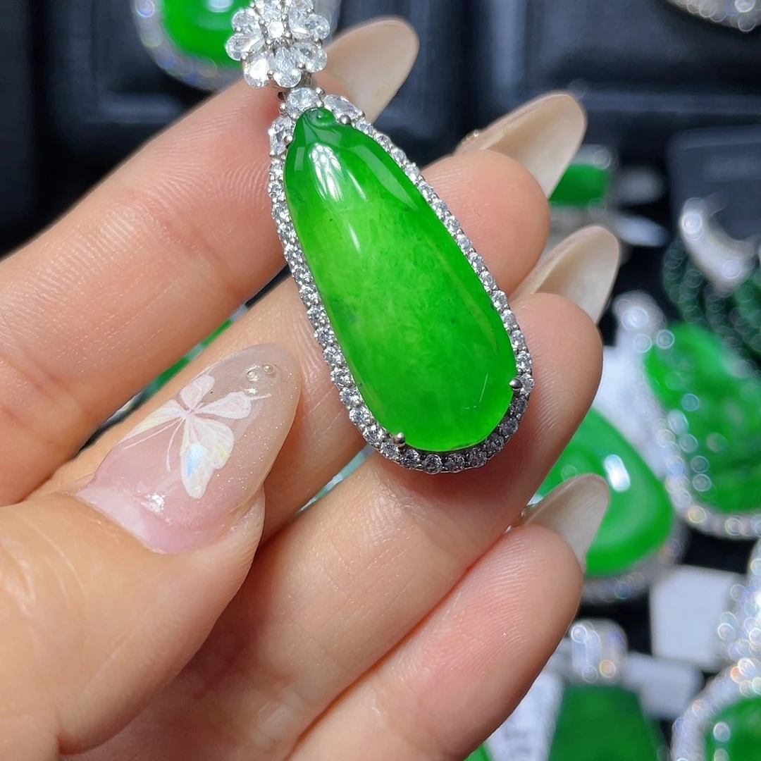 翡翠颈饰银S925镶嵌翡翠