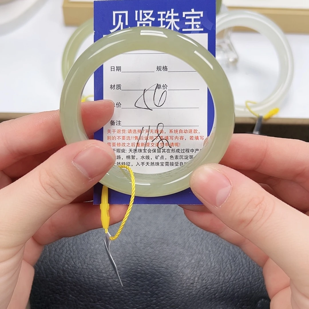 和田玉未镶嵌手镯