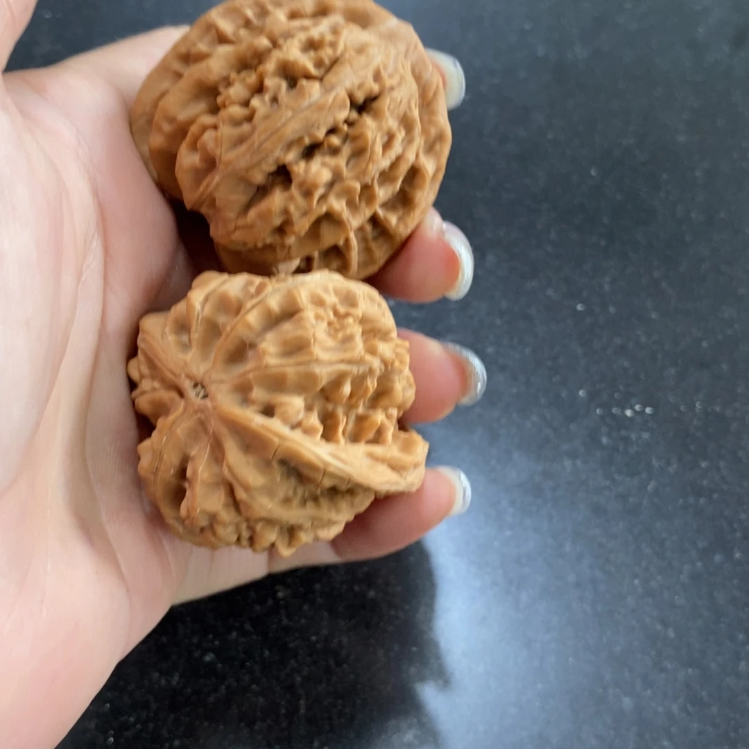 文玩核桃吊坠望月