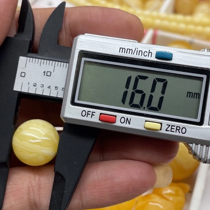 未镶嵌琥珀裸石珠子