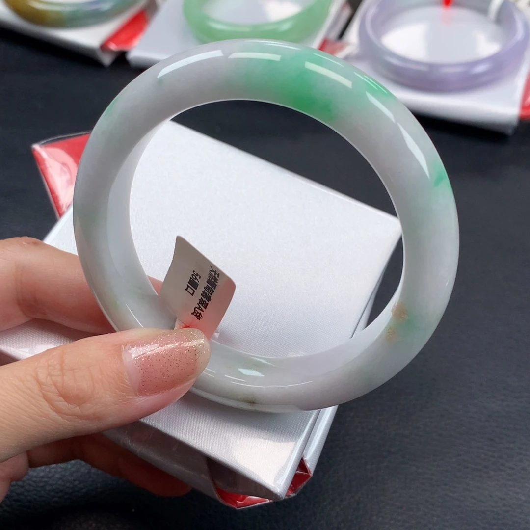 翡翠未镶嵌手镯56圈口白底青