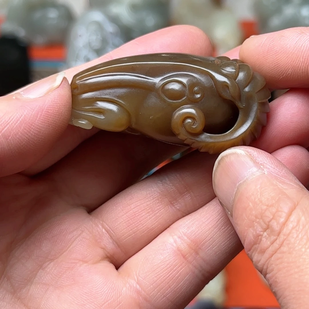 颈饰未镶嵌和田玉（糖玉）