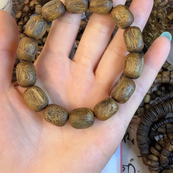 沉香沉香碎屑莺歌绿奇楠1.1随形枣珠11.6克