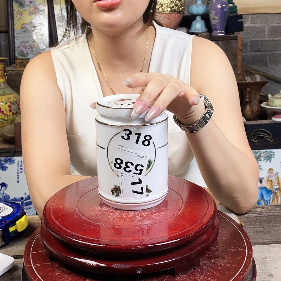 摆件景德镇陶瓷。