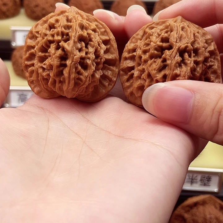 文玩核桃吊坠盘龙纹43尺3041