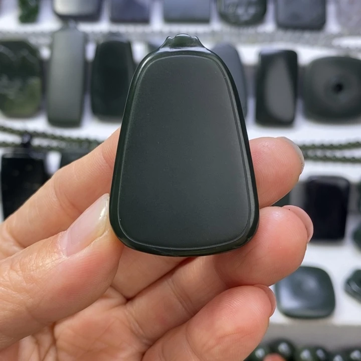 和田玉（青玉）未镶嵌珠宝奇石