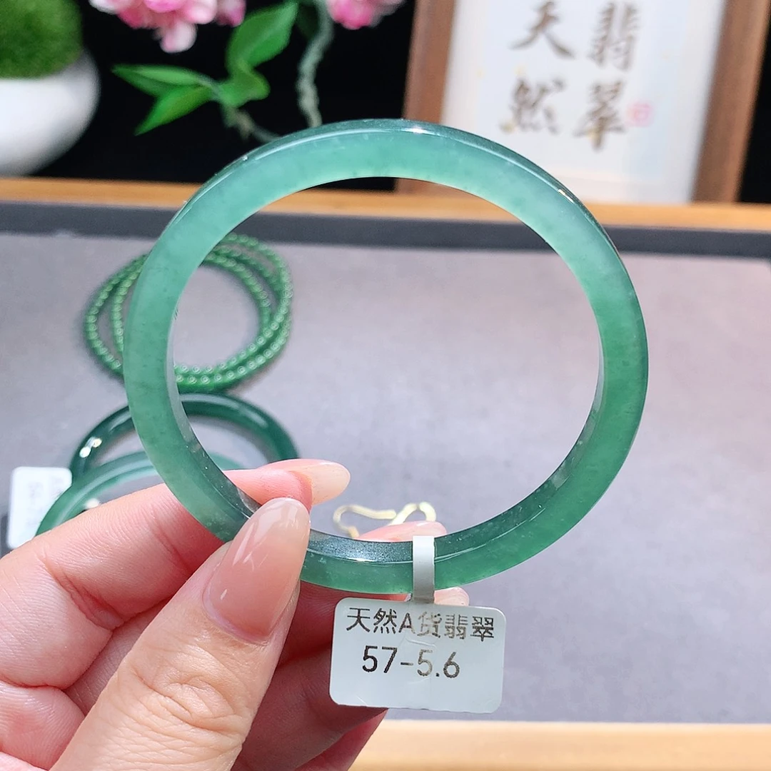 未镶嵌手镯（圆镯）翡翠