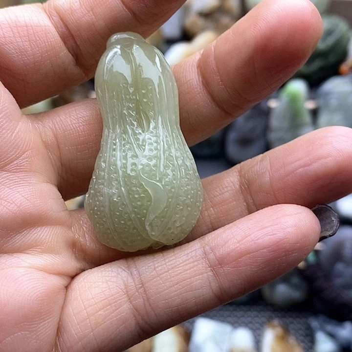颈饰未镶嵌和田玉（糖玉）