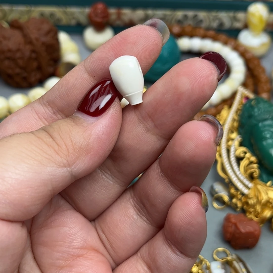 未镶嵌琥珀珠宝奇石62