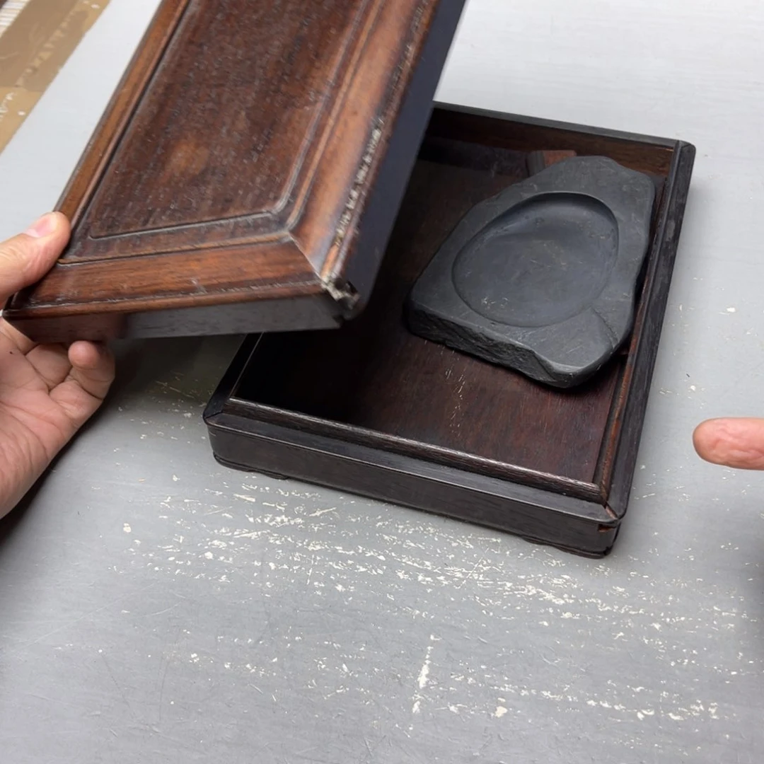 瓷片用****9密密麻麻地铺满一