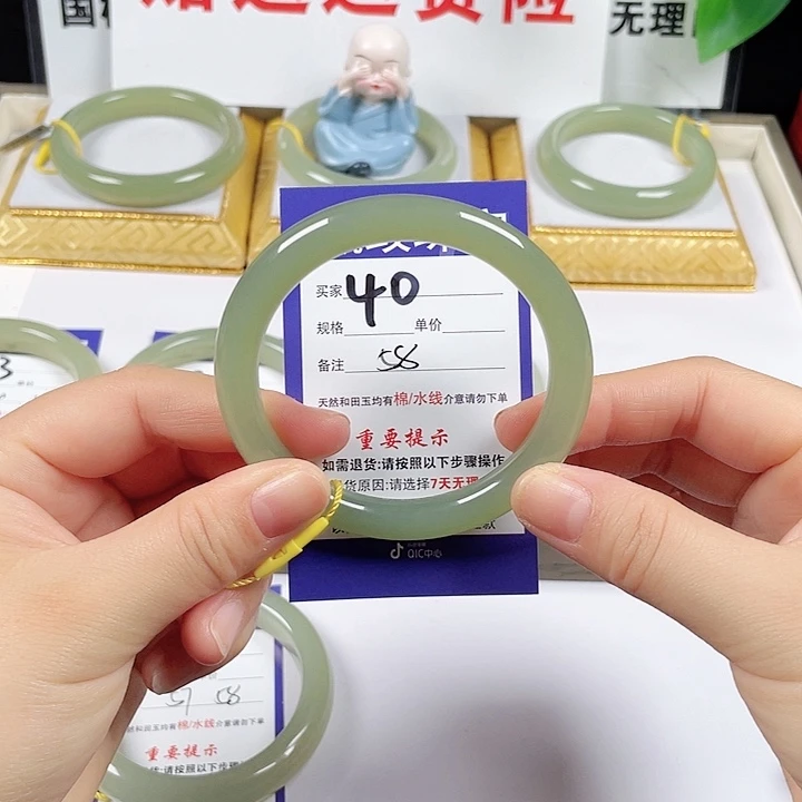 和田玉未镶嵌手镯
