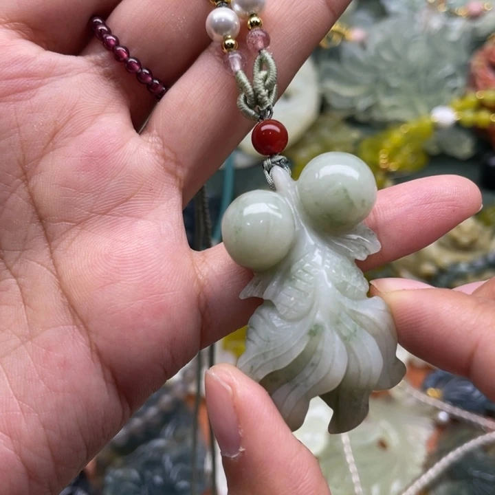 未镶嵌蛇纹石玉吊坠