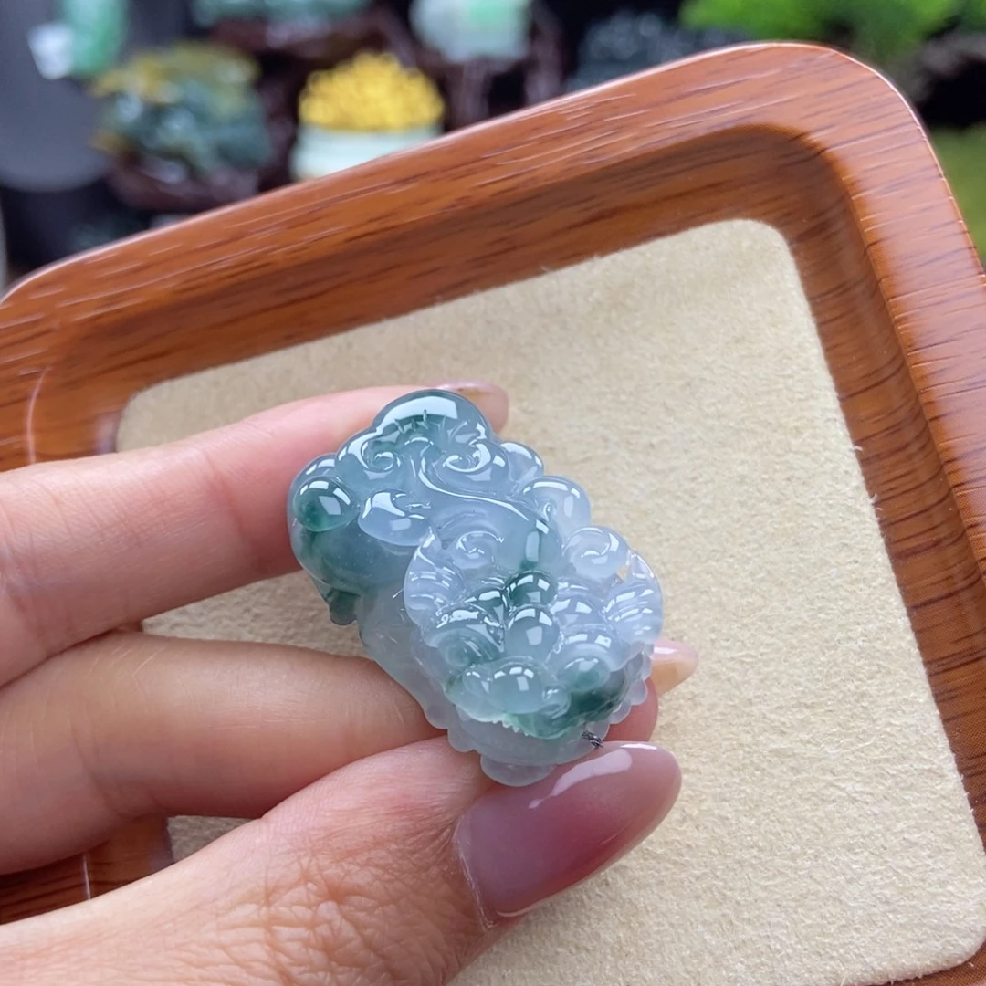 颈饰未镶嵌翡翠A8 高冰飘花含珠貔貅