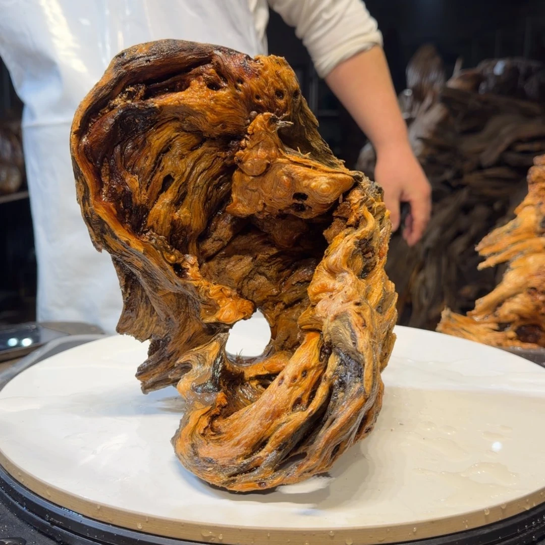 宏***构木王一刀琥珀木摆件32