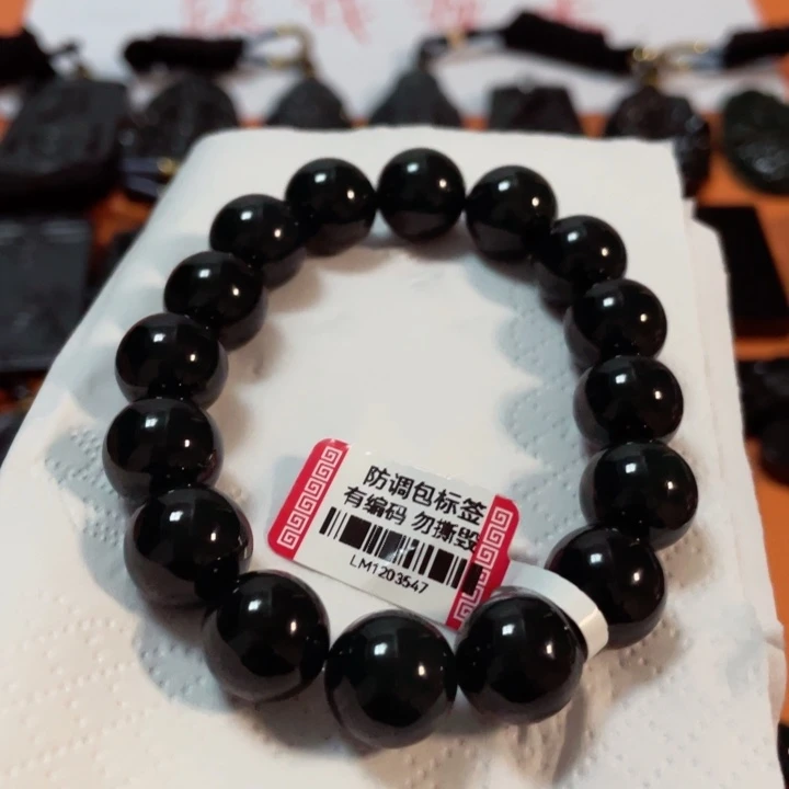 翡翠颈饰未镶嵌小*乖