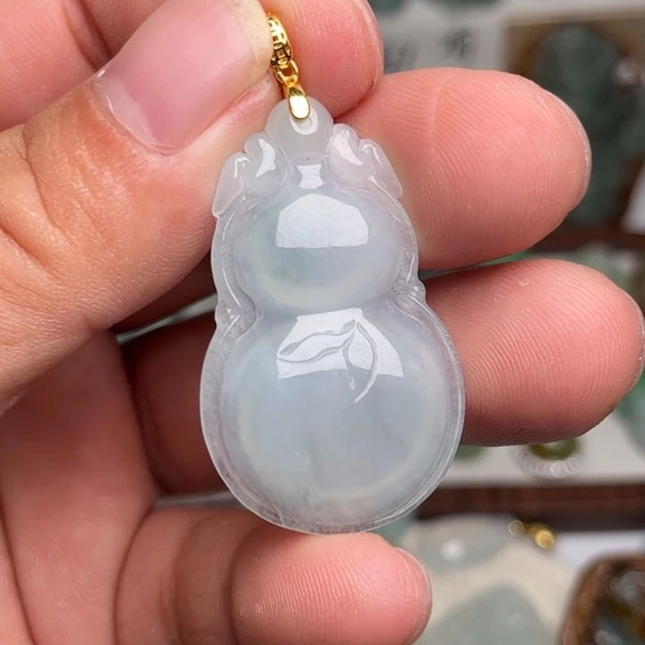 翡翠未镶嵌颈饰葫芦