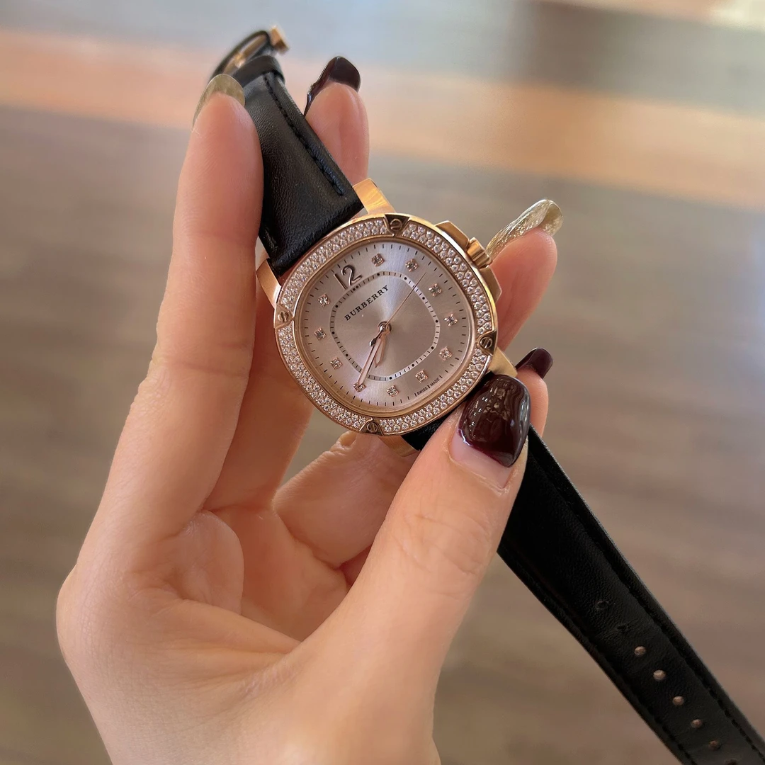 【多多专属】BURBERRY博柏利鹦鹉螺满钻黑色皮革34MM女表BBY1823