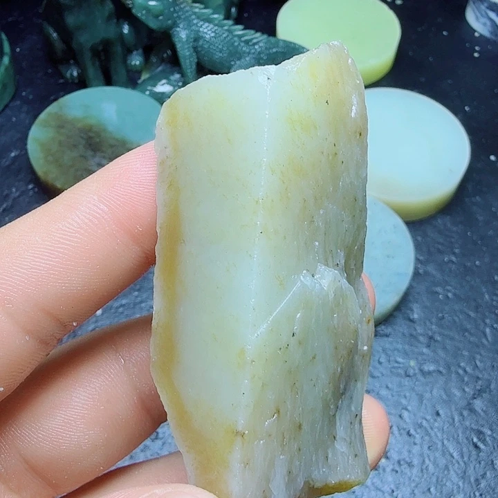和田玉（糖玉）未镶嵌珠宝奇石