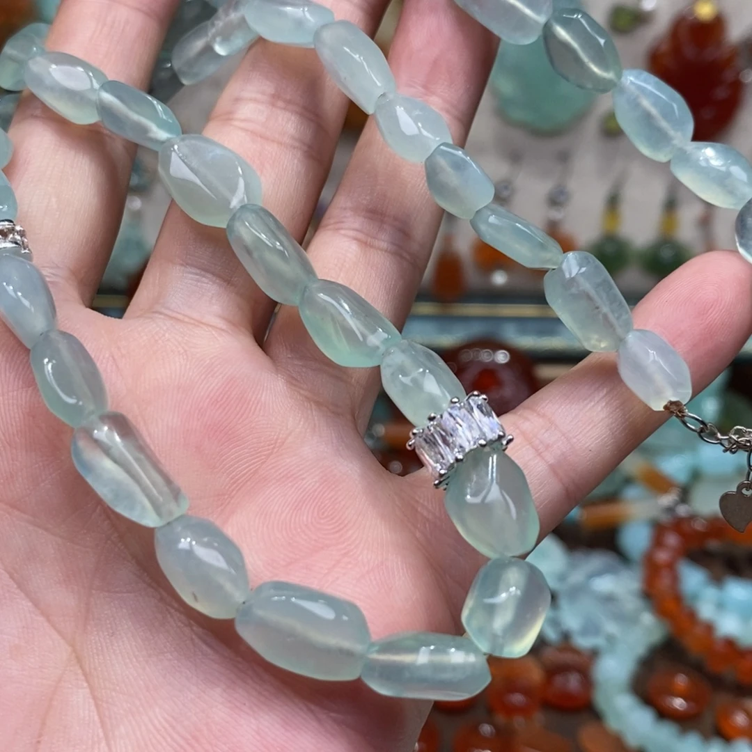 未镶嵌蛇纹石玉颈饰