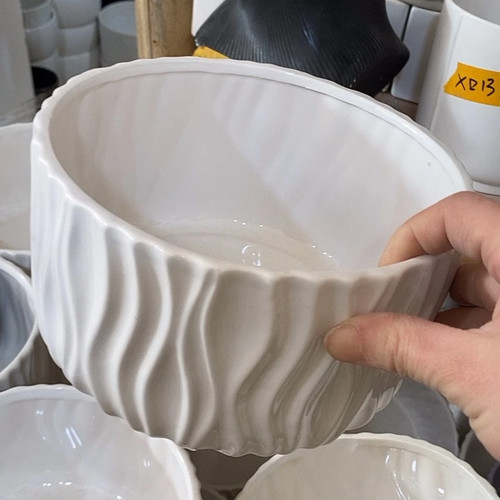 陶盆有孔 瑕疵针孔漏釉介意勿拍口 18高10