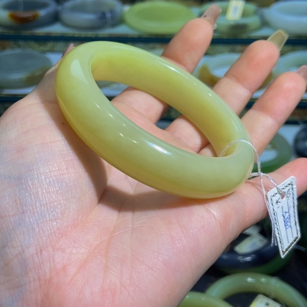 和田玉若羌黄口56.3未镶嵌小*松