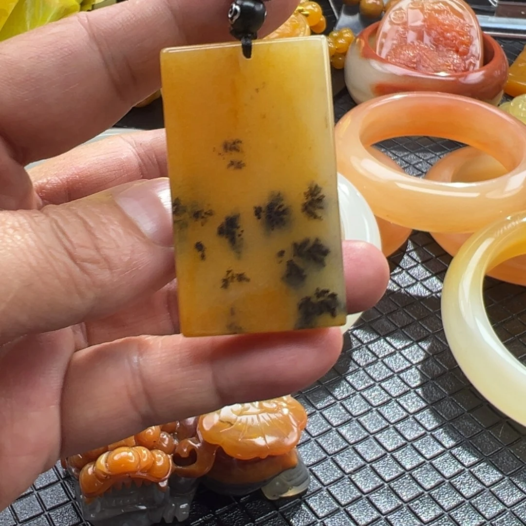 石英质玉未镶嵌颈饰