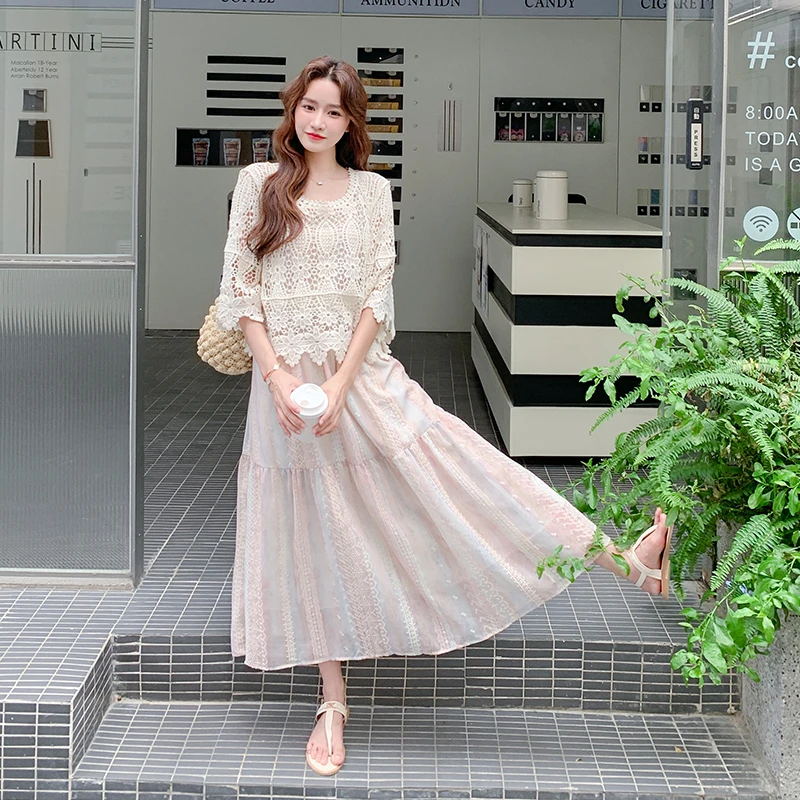 时尚度假风吊带连衣裙套装女2025夏季温柔叠穿镂空罩衫裙子两件套