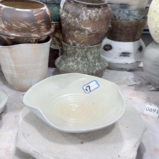 摆件高5，口20，五孔17