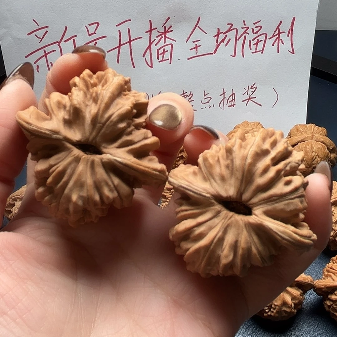 嗣***胤核桃44尺寸四座楼