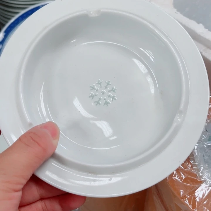 青花玲珑雪花雕刻烟灰缸