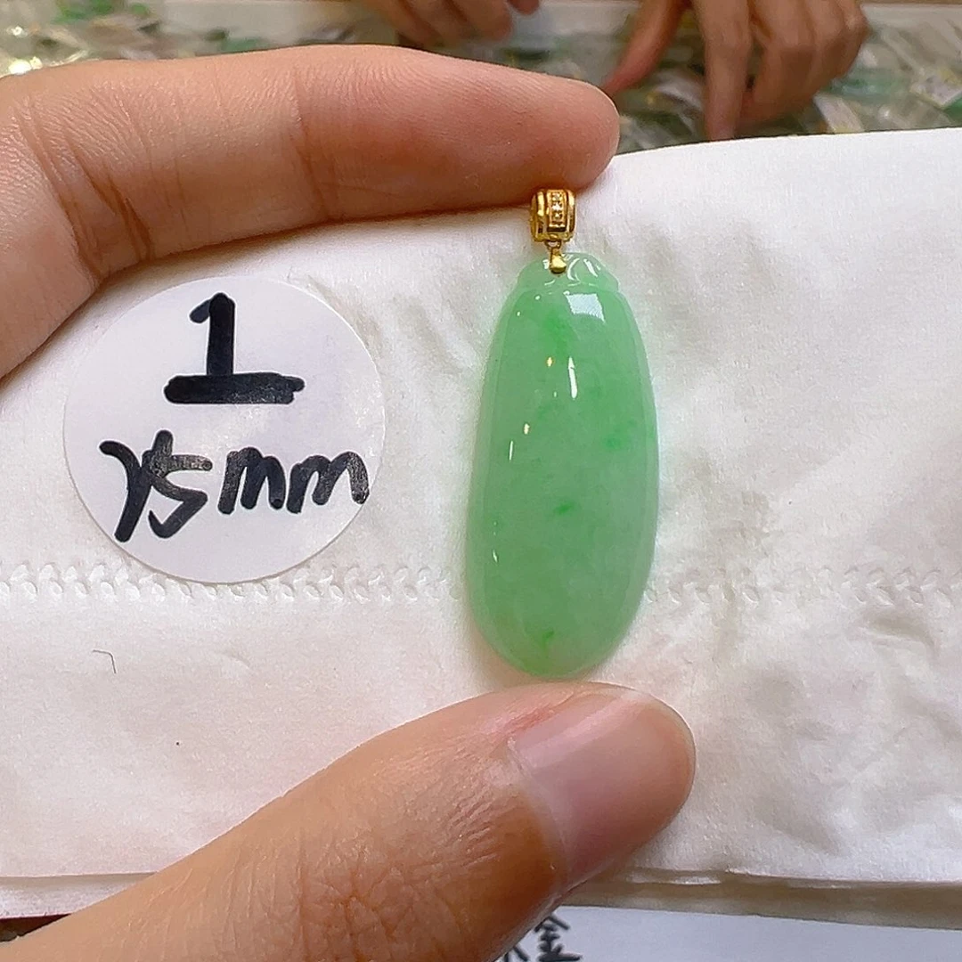翡翠18K金镶嵌颈饰翡翠