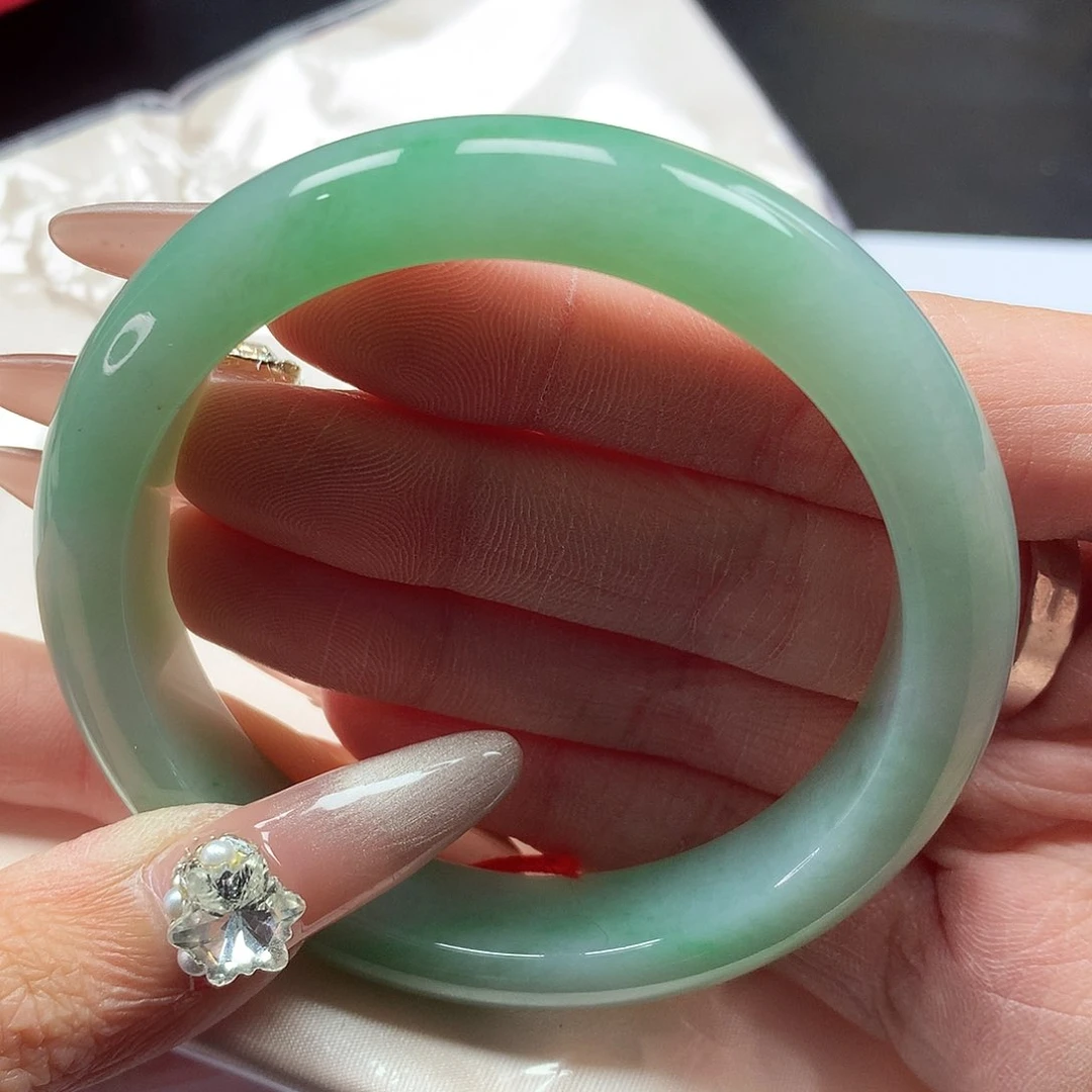 翡翠手镯未镶嵌57圈