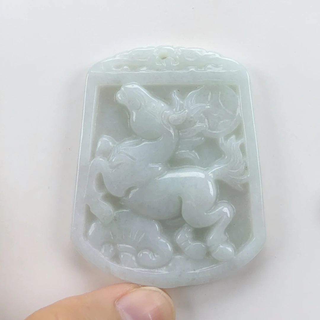 翡翠挂件未镶嵌翡翠