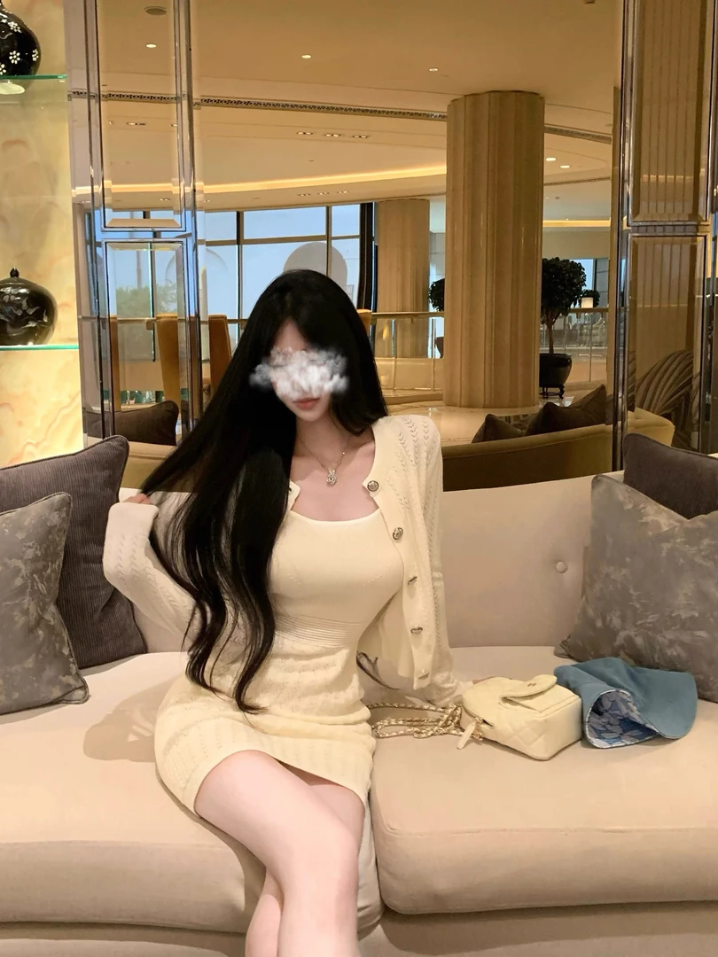 白月光穿搭小香风气质白色u领针织吊带连衣裙长袖开衫外套两件套