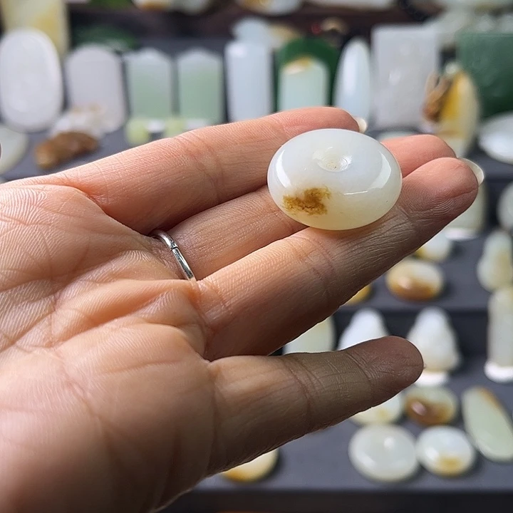 和田玉（糖玉）未镶嵌车挂