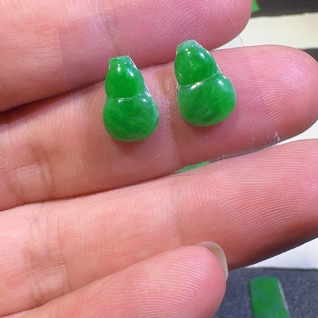 翡翠未镶嵌颈饰天然缅甸A货