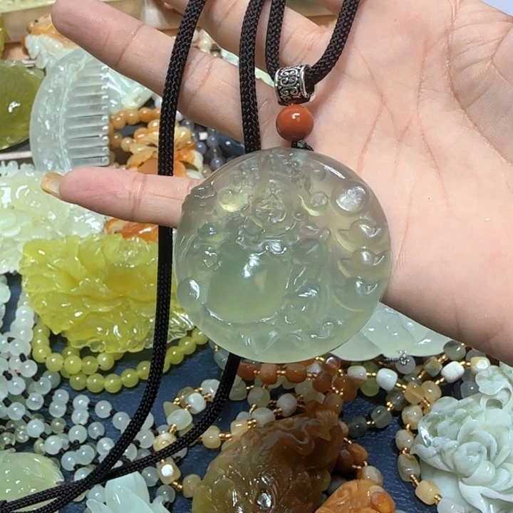合金蛇纹石玉吊坠