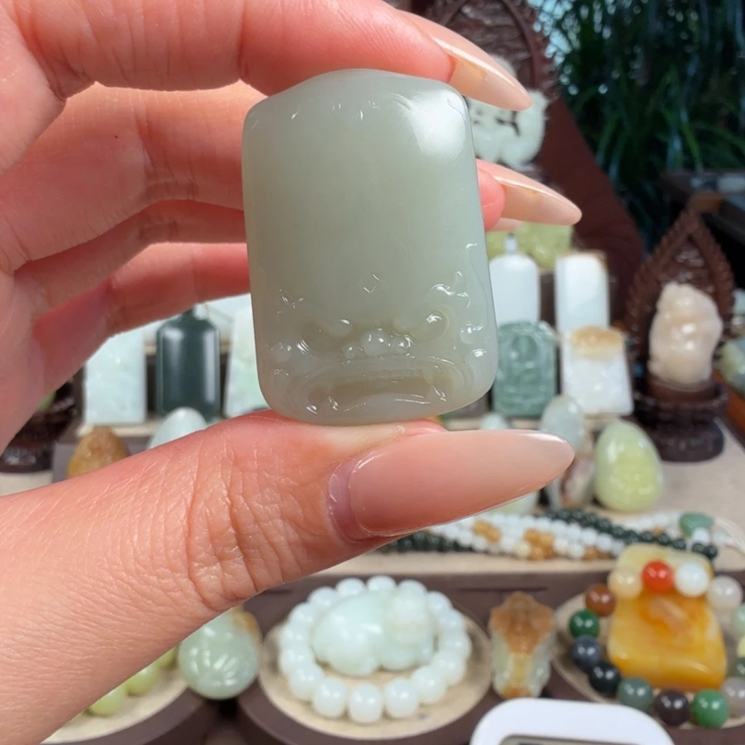 秋***渡和田玉未镶嵌颈饰