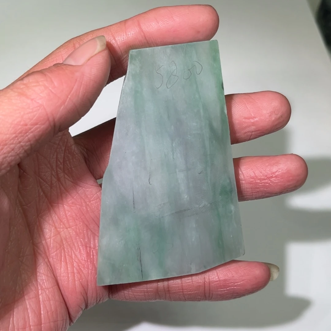 翡翠颈饰未镶嵌昆****厅翡翠