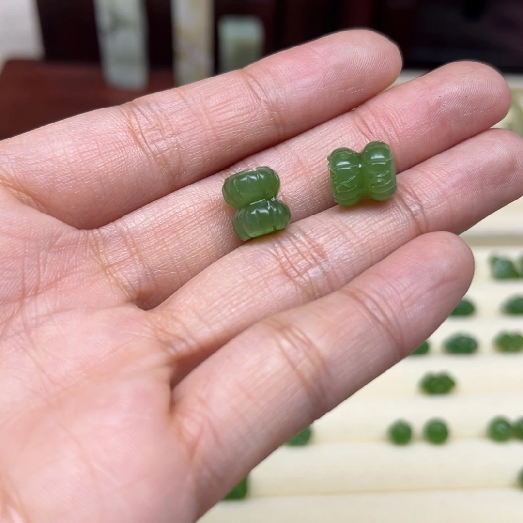 C***d和田玉未镶嵌珠宝半成品