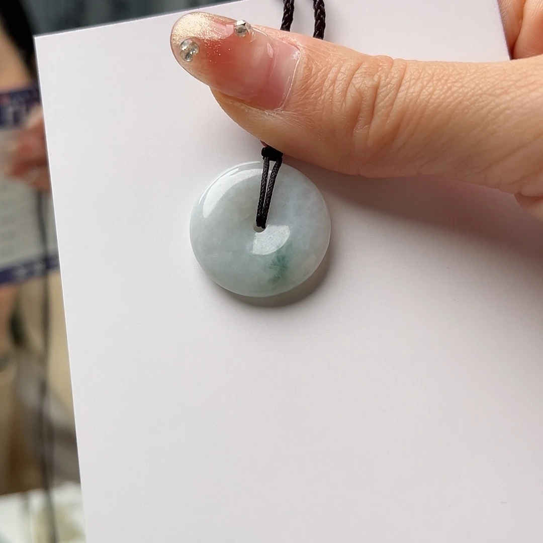 翡翠颈饰未镶嵌平安扣