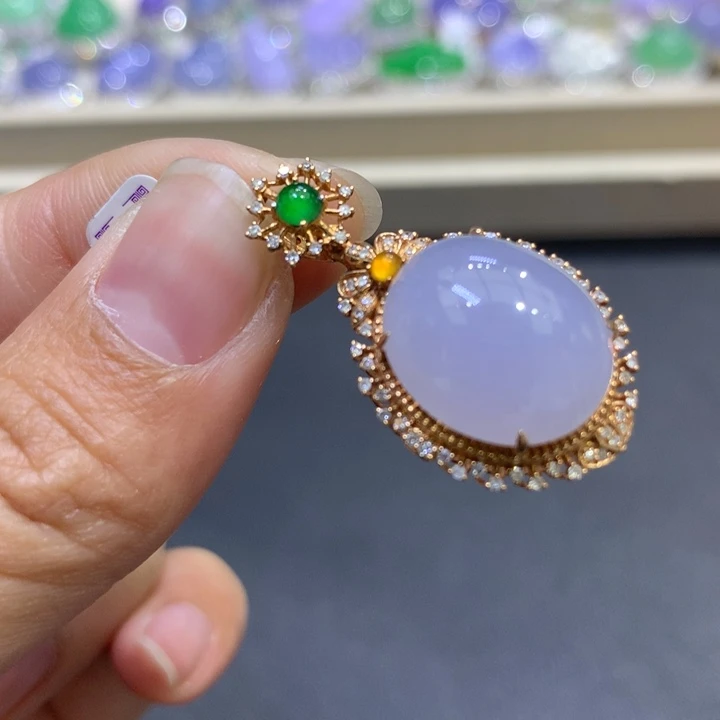 翡翠颈饰18K金镶嵌翡翠