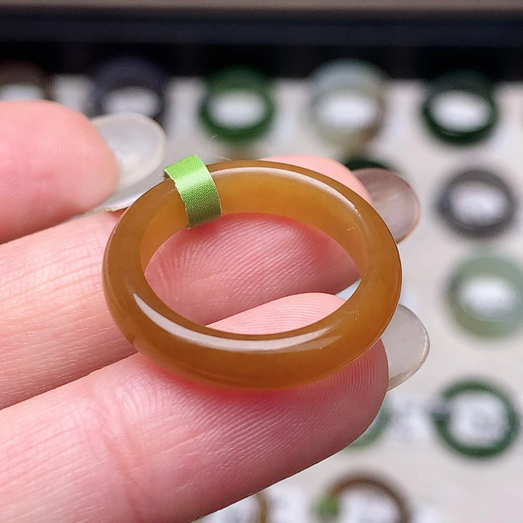 未镶嵌戒指和田玉