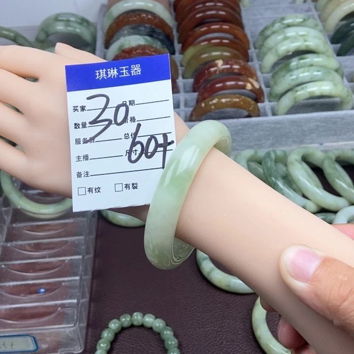 蛇纹石玉手镯未镶嵌