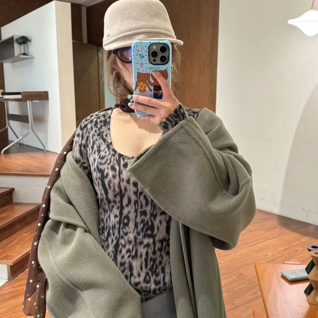 法式豹纹带胸垫上衣