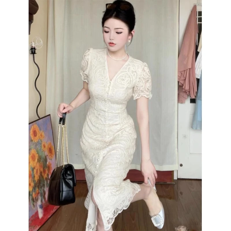 优雅轻奢镂空蕾丝连衣裙女夏季轻熟风法式v领开叉气质收腰长裙子